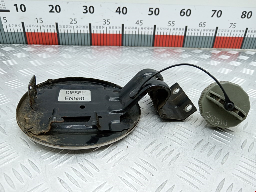 Лючок бензобака MITSUBISHI L200 KB 2006-2015