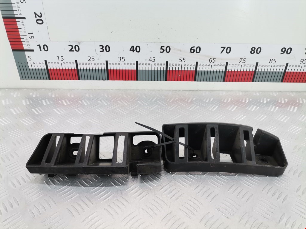 Кронштейн заднего бампера центральный SKODA Rapid 2012-2020