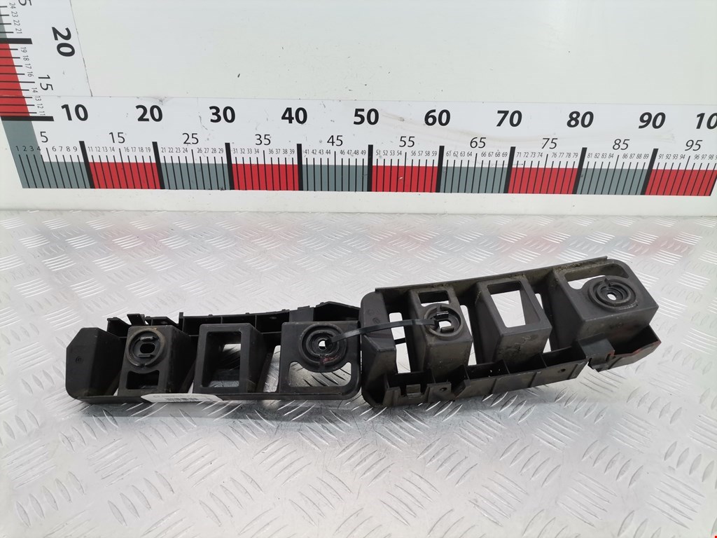 Кронштейн заднего бампера центральный SKODA Rapid 2012-2020