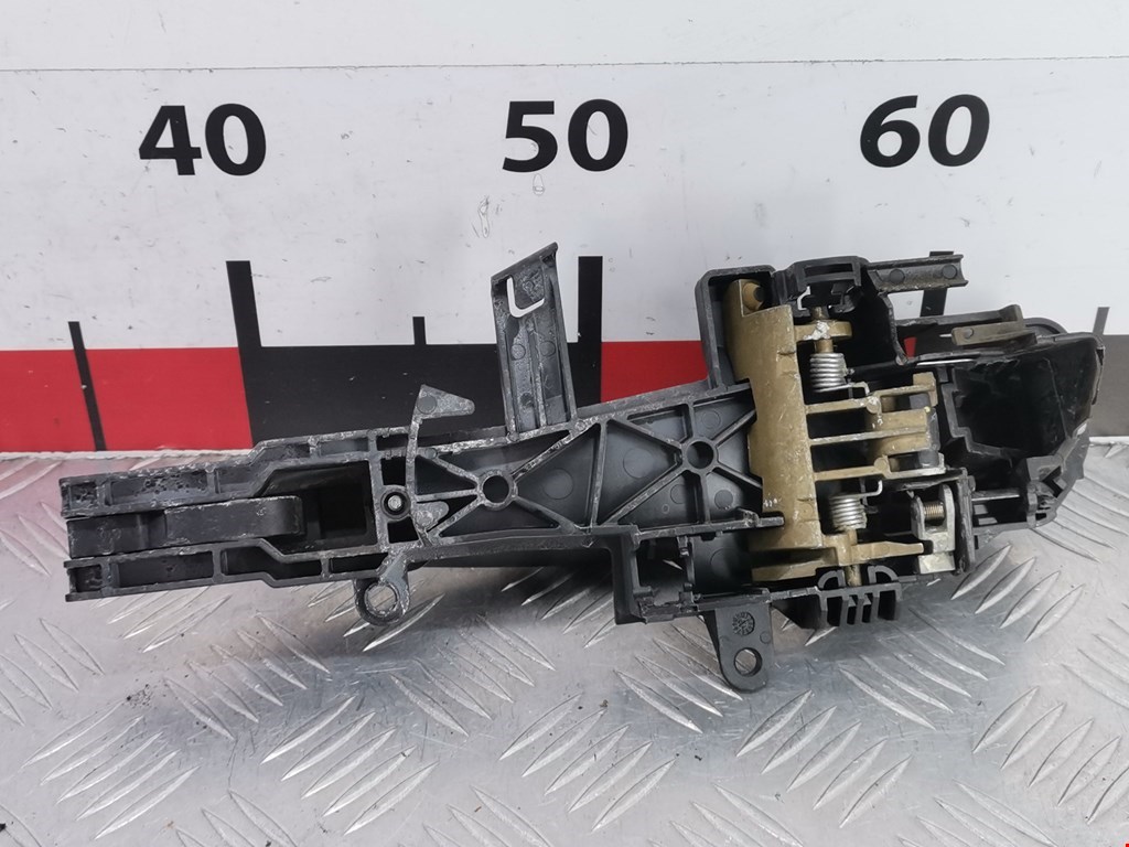 Ручка двери передней наружная правая BMW 1er E81\E87 2004-2011