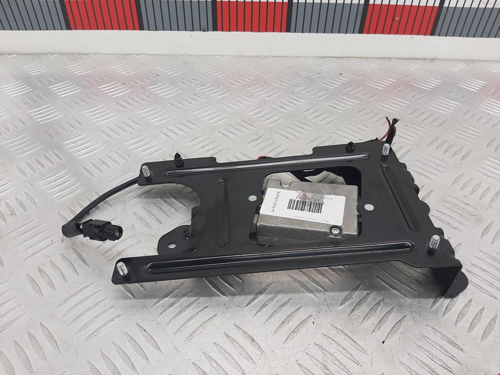 Усилитель антенны BMW 6er E63/E64 2003-2011