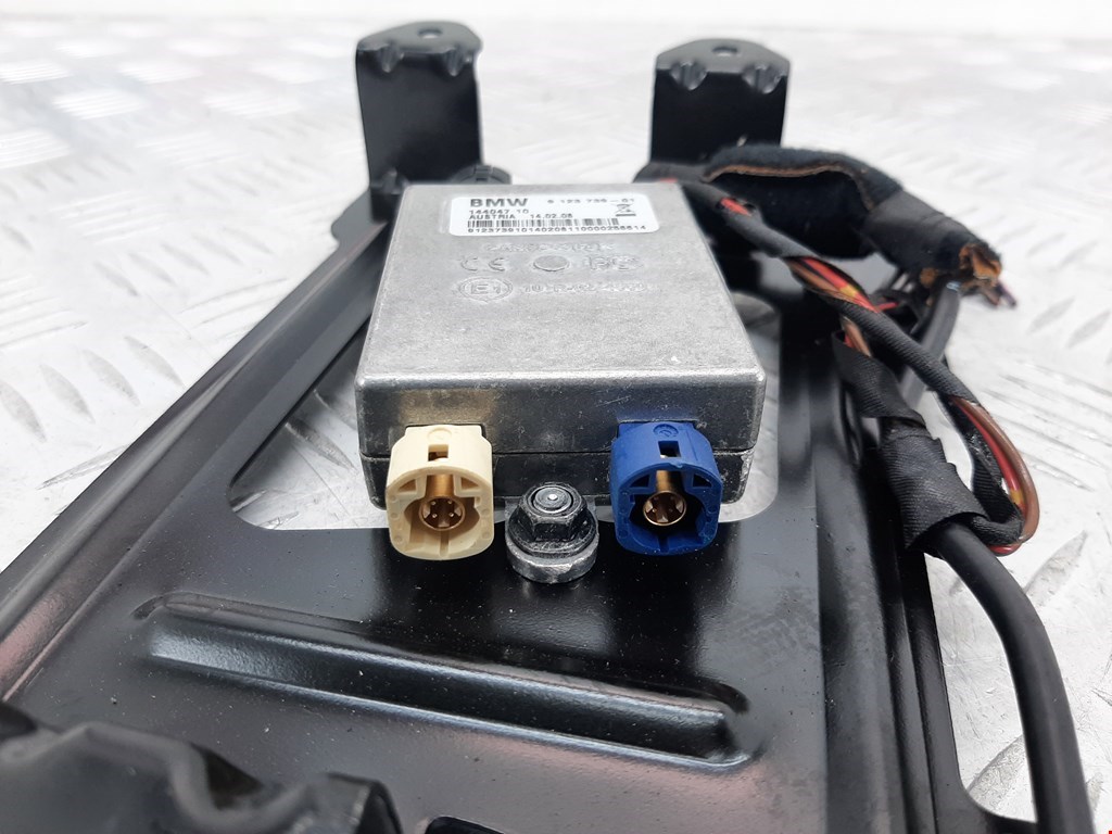 Усилитель антенны BMW 6er E63/E64 2003-2011