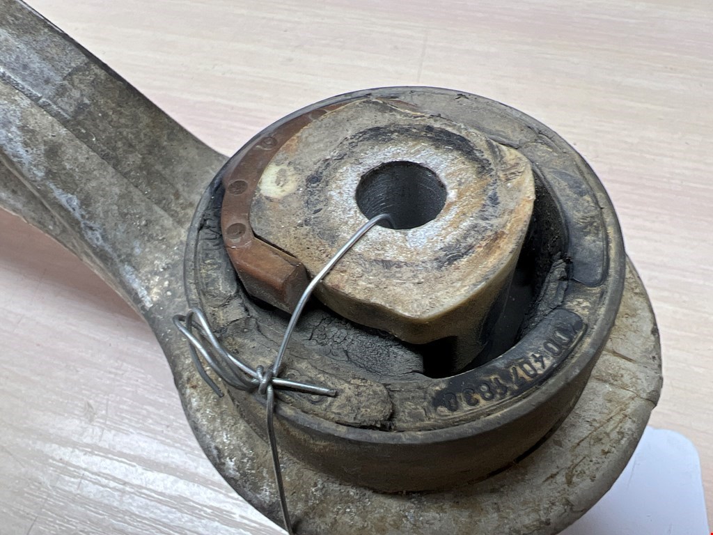 Рычаг передний правый VOLKSWAGEN Passat B5 1997-2005