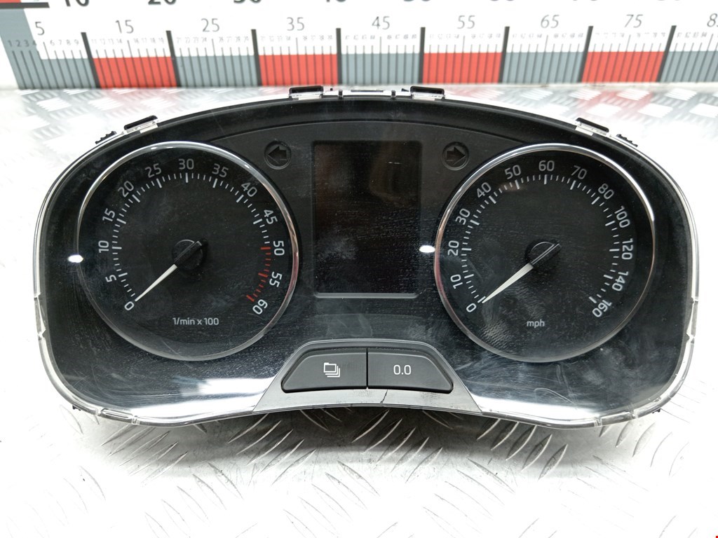 Панель приборная (щиток приборов) Skoda Rapid 1 (2012-2020)