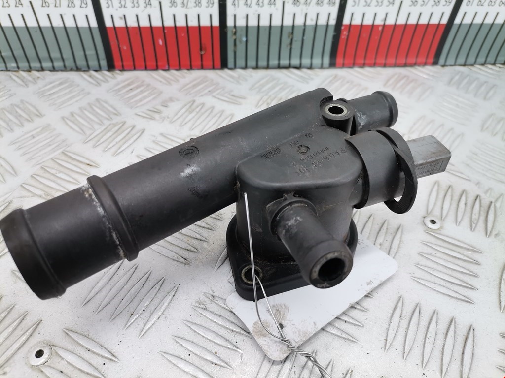 Тройник системы охлаждения VOLKSWAGEN Caddy III 2004-2015