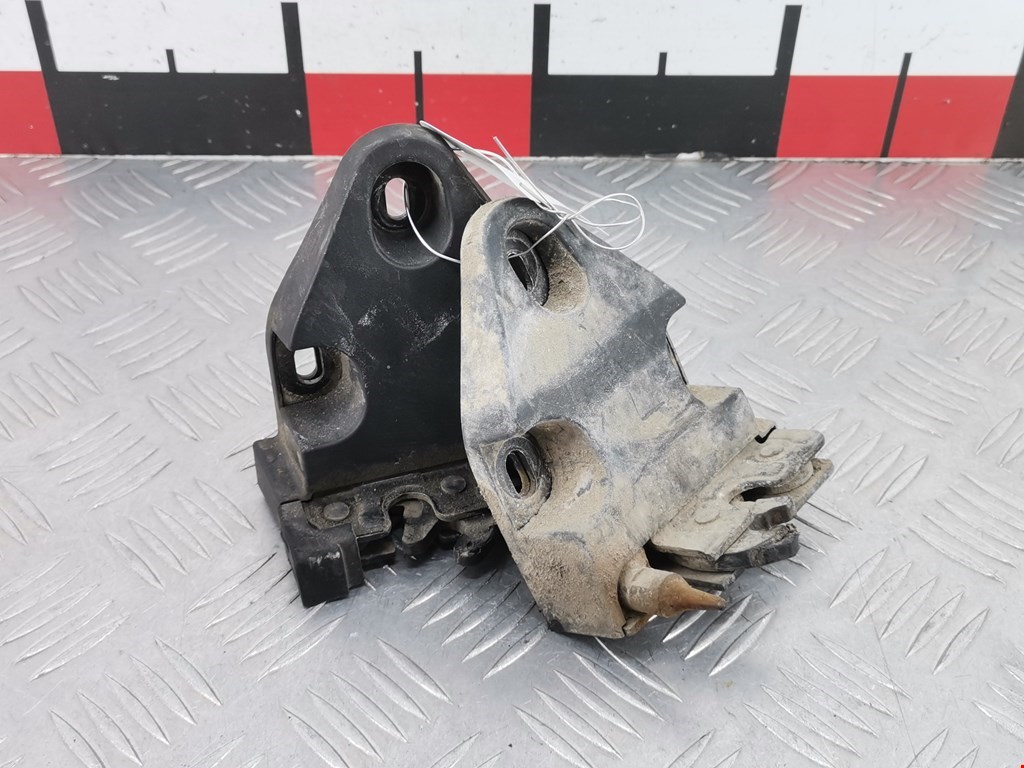 Замок двери распашной правой Opel Vivaro A (2001-2014)