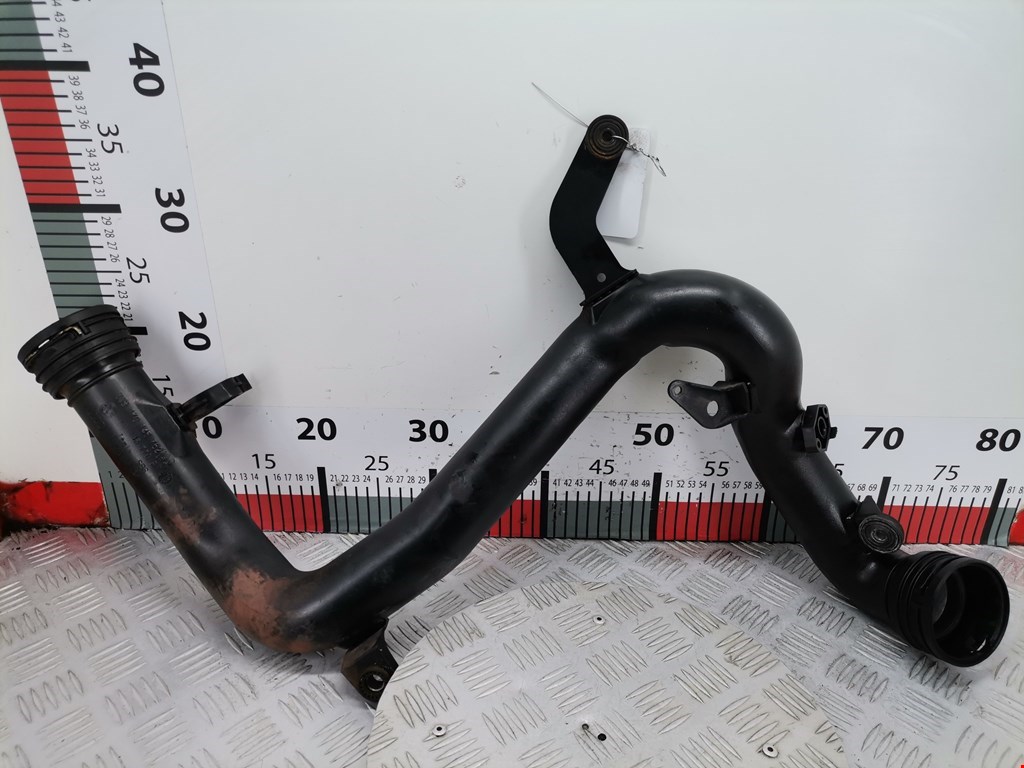 Патрубок интеркулера VOLKSWAGEN Caddy III 2004-2015