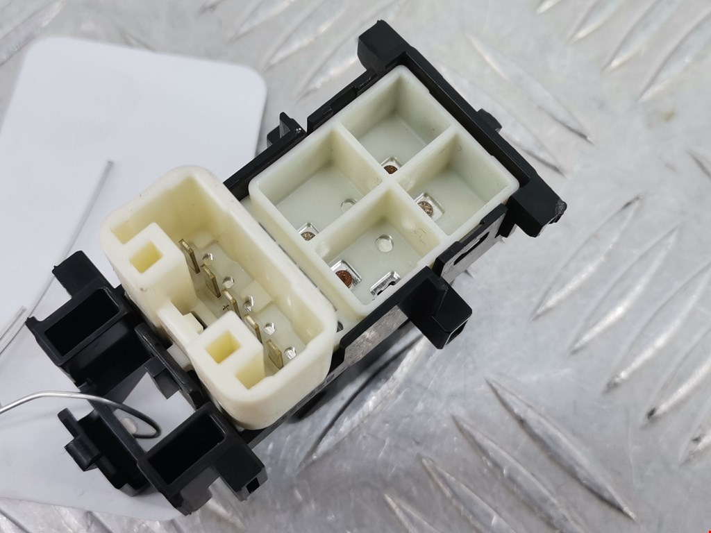 Кнопка стеклоподъемника TOYOTA RAV 4 XA30 2006-2012