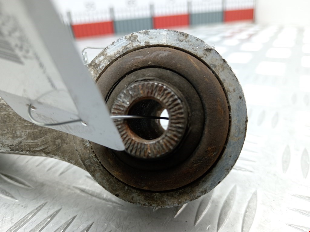 Рычаг передний правый AUDI A4 B8 2007-2015