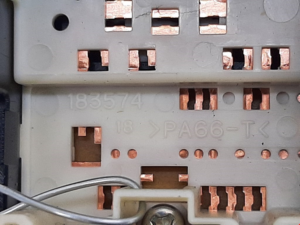 Блок управления зеркалами TOYOTA RAV 4 XA20 2000-2005