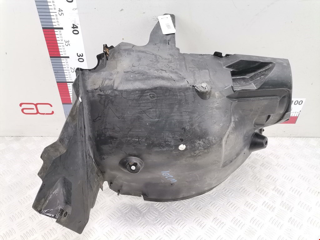 Локер (подкрылок) передний правый MERCEDES-BENZ C-Class C-klasse W204 2007-2015