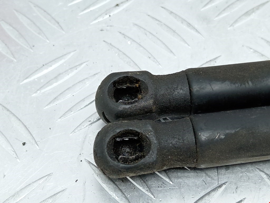 Амортизатор капота левый=правый VOLVO XC90 2002-2014