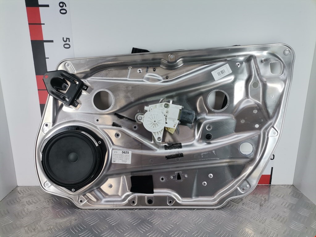 Стеклоподъемник передний правый MERCEDES-BENZ C-Class C-klasse W204 2007-2015