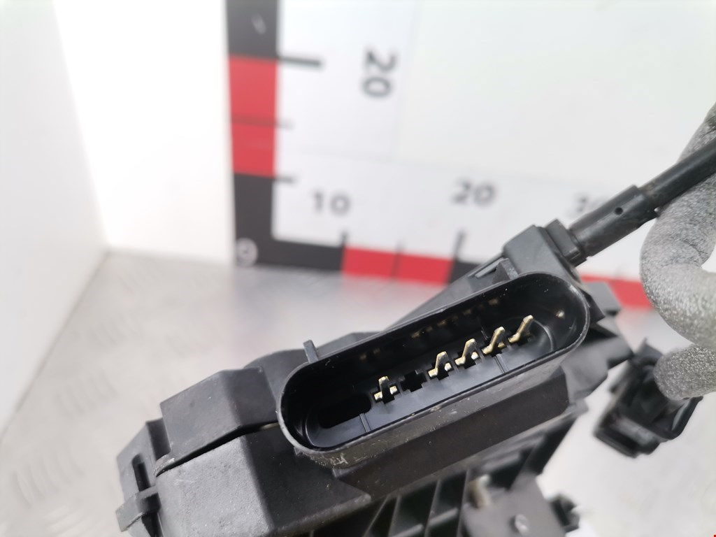 Замок двери передней левой FORD Focus III 2011-2019