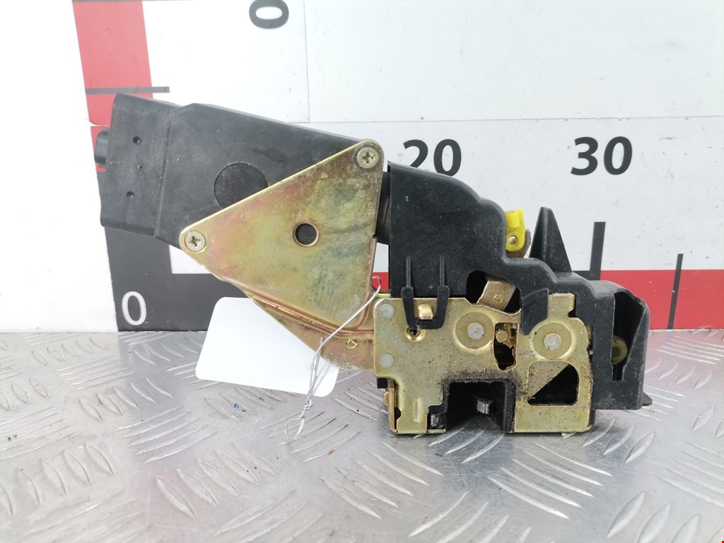 Замок двери передней правой MITSUBISHI Carisma 1995-1999