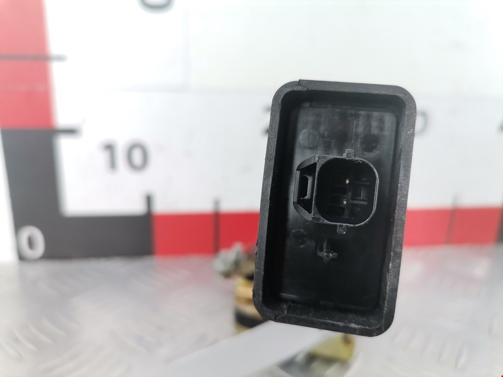 Замок двери передней правой MITSUBISHI Carisma 1995-1999