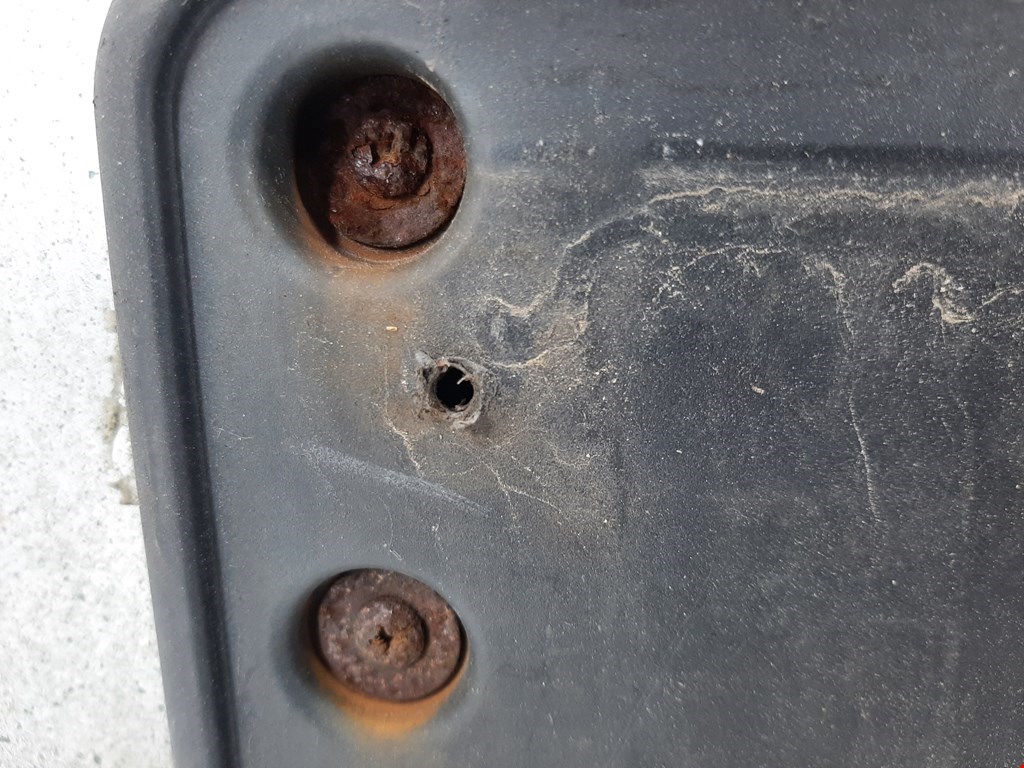 Решетка радиатора VOLKSWAGEN Golf V 2003-2009