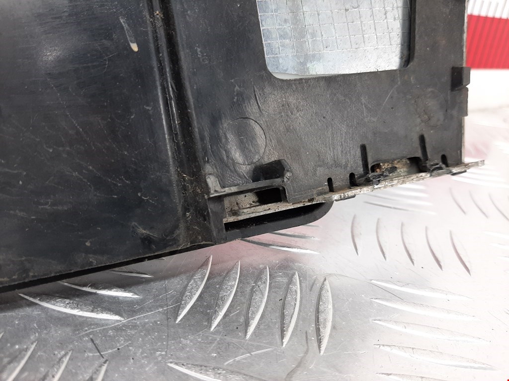 Решетка радиатора VOLKSWAGEN Golf V 2003-2009