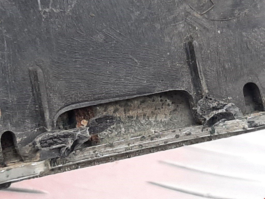 Решетка радиатора VOLKSWAGEN Golf V 2003-2009