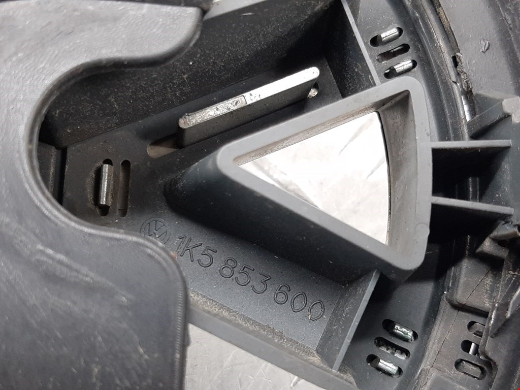 Решетка радиатора VOLKSWAGEN Golf V 2003-2009