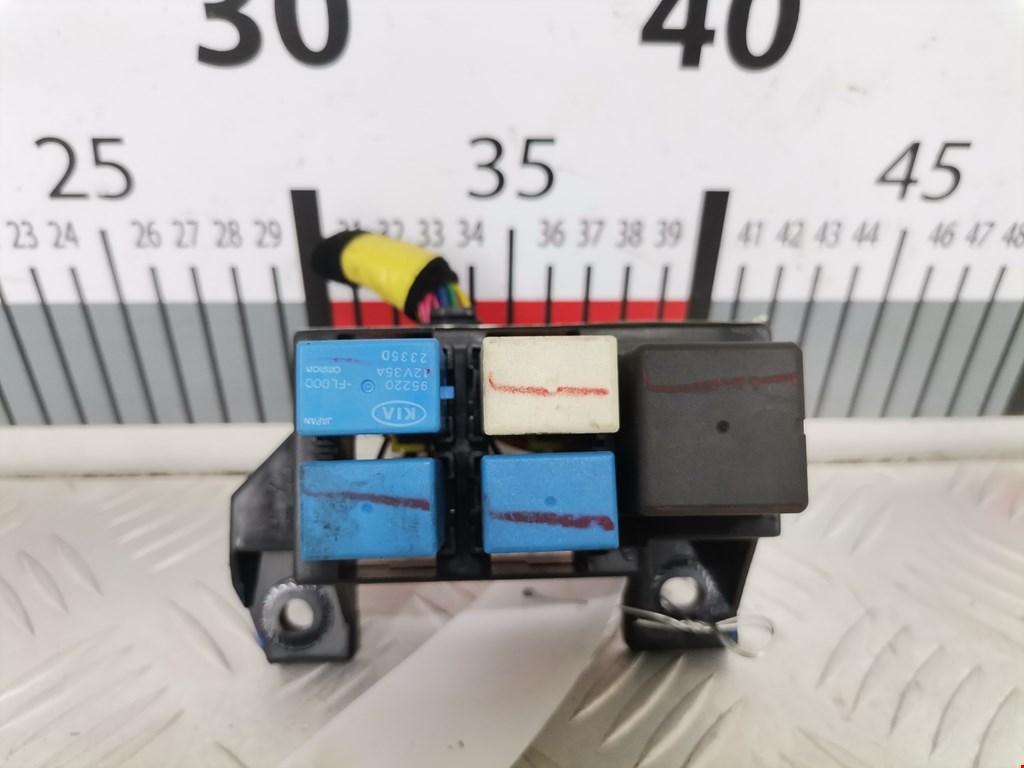 Блок реле KIA Sorento 2002-2009