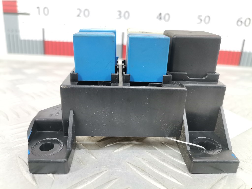 Блок реле KIA Sorento 2002-2009