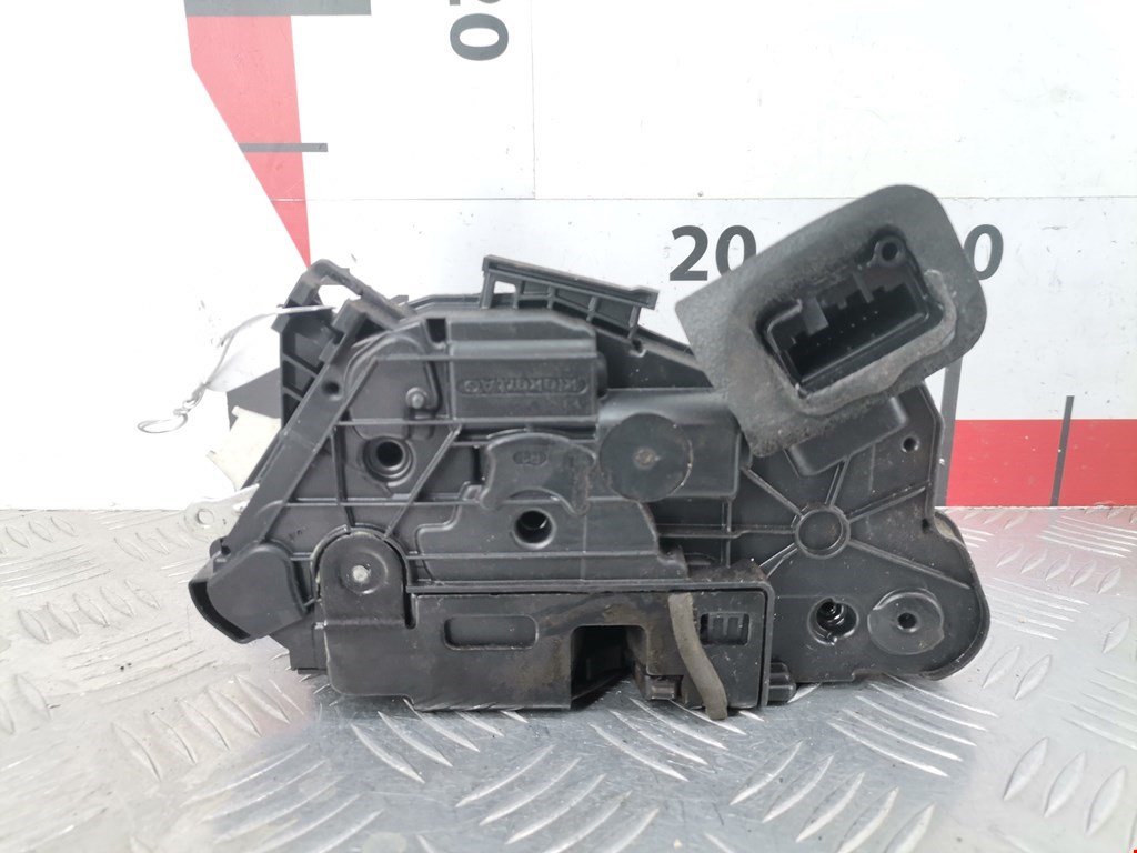 Замок двери передней правой SKODA Rapid 2012-2020