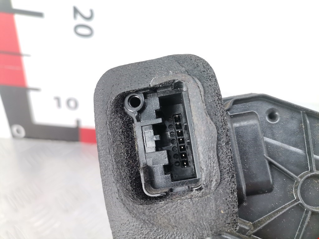 Замок двери передней правой SKODA Rapid 2012-2020