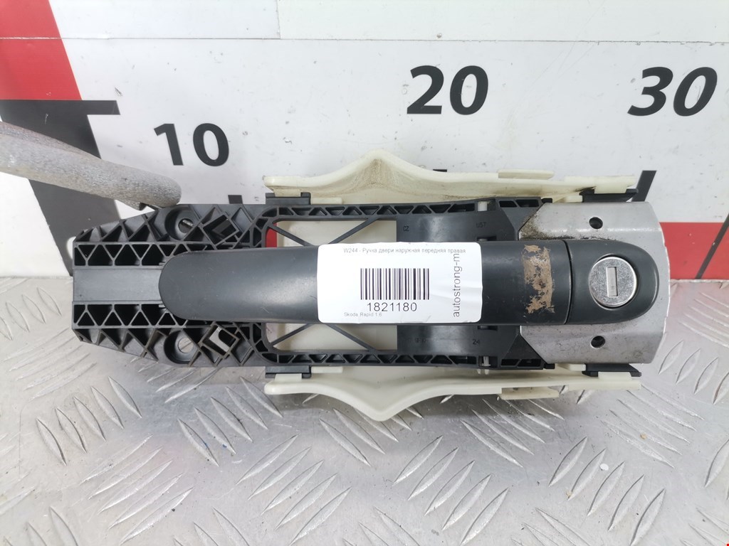 Ручка двери передней наружная правая SKODA Rapid 2012-2020