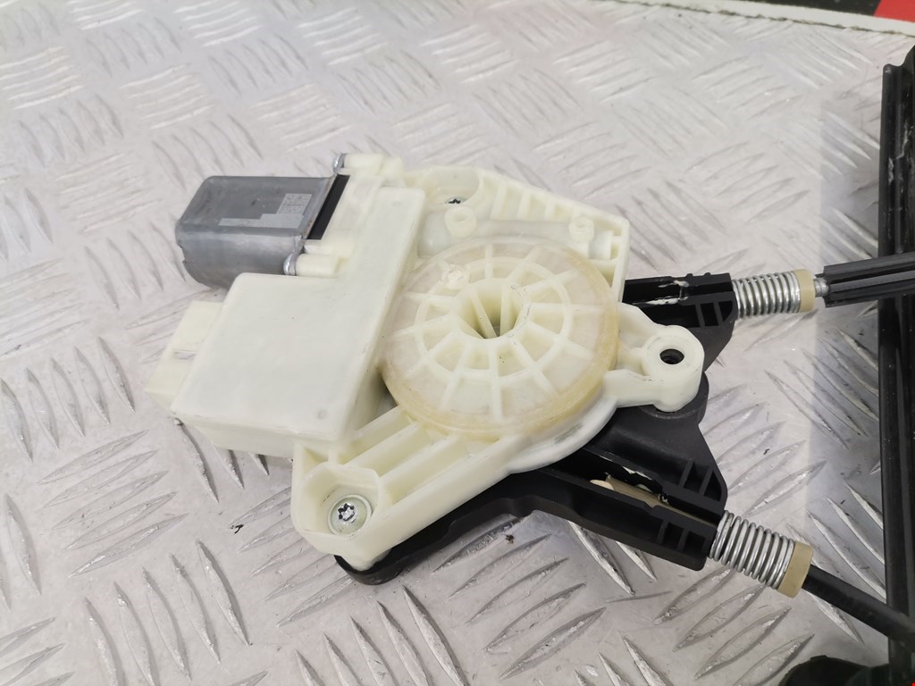 Стеклоподъемник передний правый SKODA Rapid 2012-2020