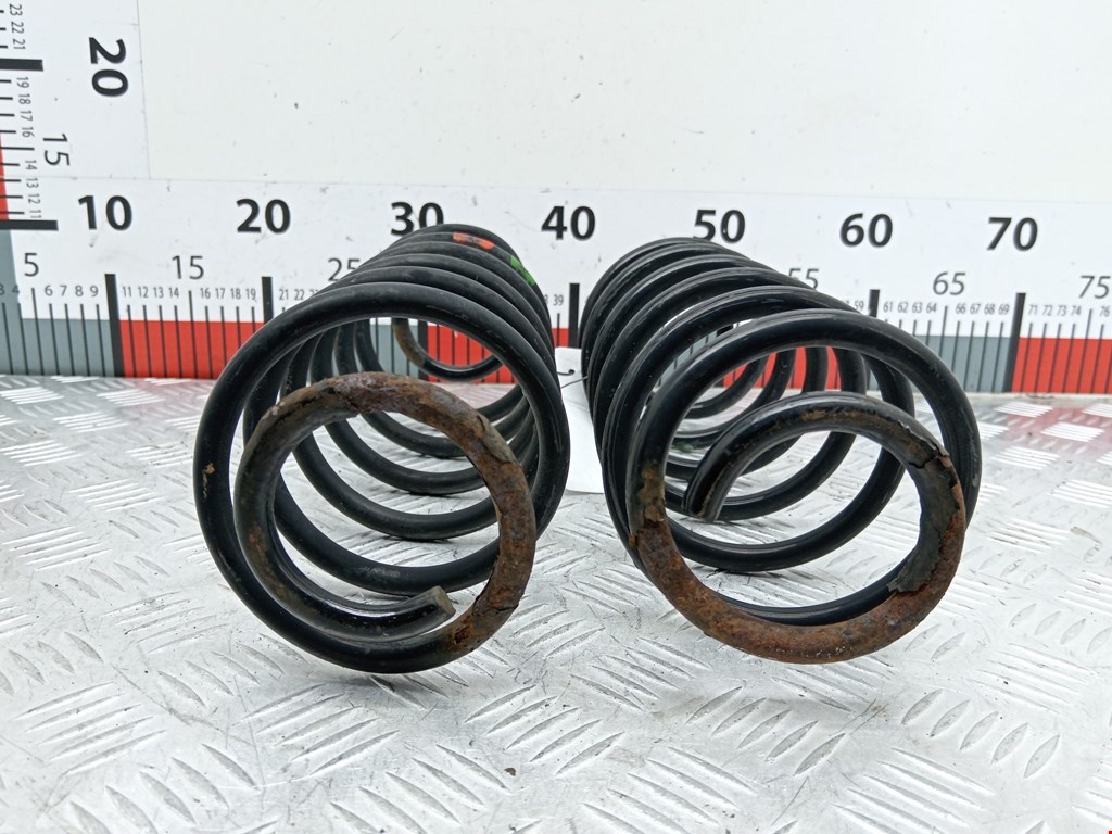 Пружина задняя левая/правая FORD Fiesta 2001-2008