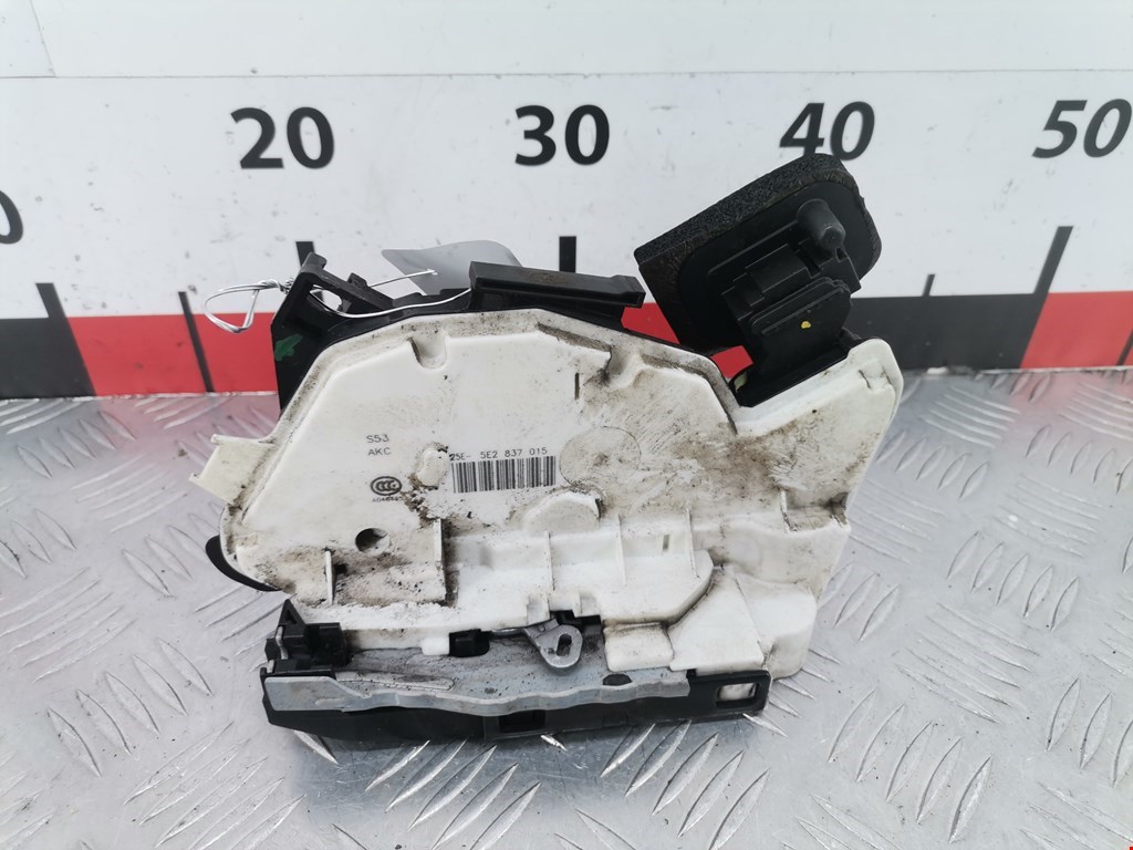 Замок двери передней левой SKODA Rapid 2012-2020