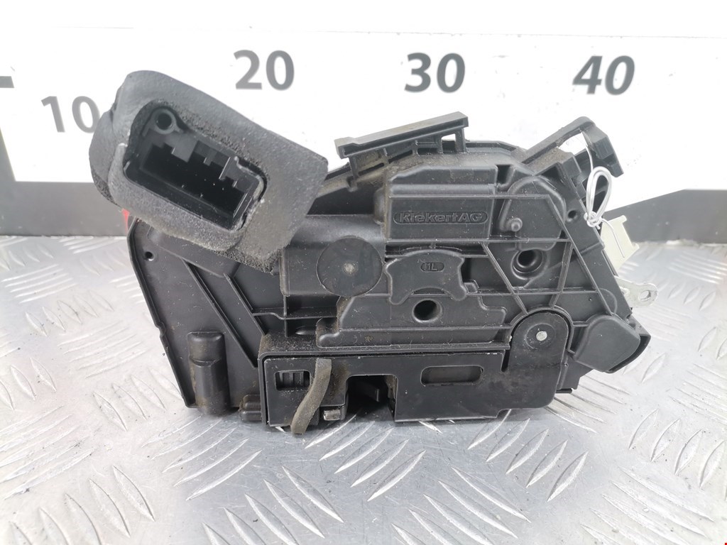 Замок двери передней левой SKODA Rapid 2012-2020