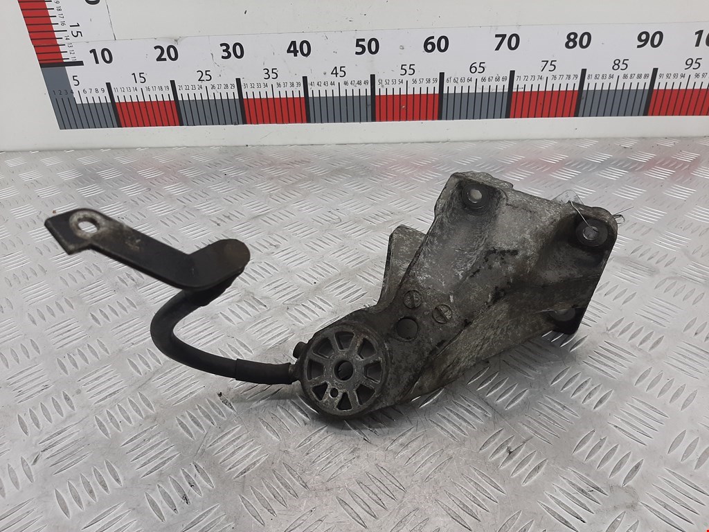 Кронштейн (крепление лапа) двигателя Audi Q7 4L (2005-2015)