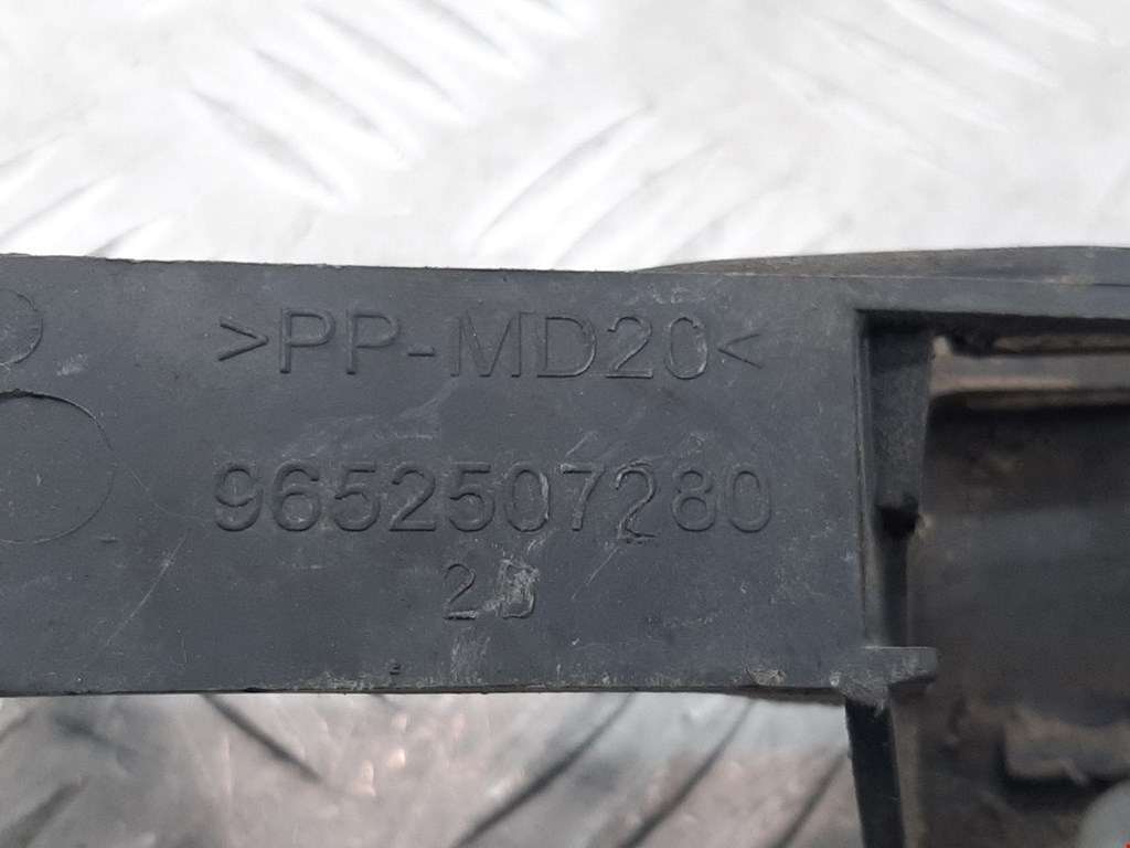 Кронштейн переднего бампера правый CITROEN C4 I 2004-2014