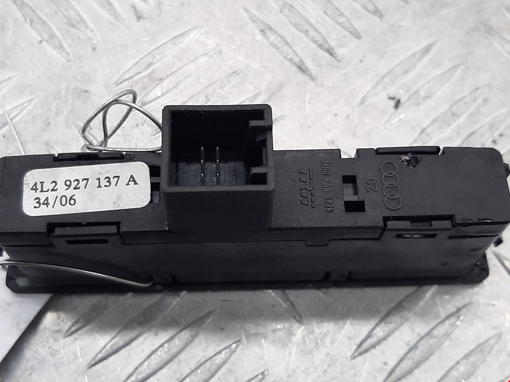 Кнопка аварийной сигнализации (аварийки) AUDI Q7 I 2006-2015