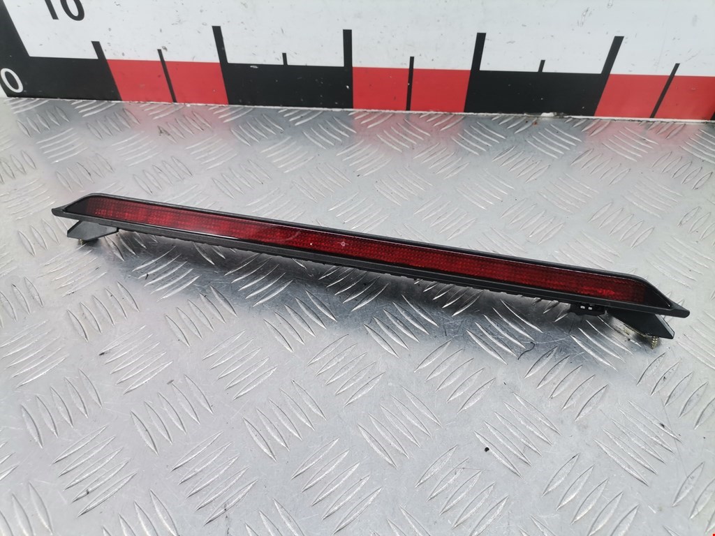 Фонарь дополнительный тормозной (стоп-сигнал) Volkswagen Golf 4 (1997-2004)