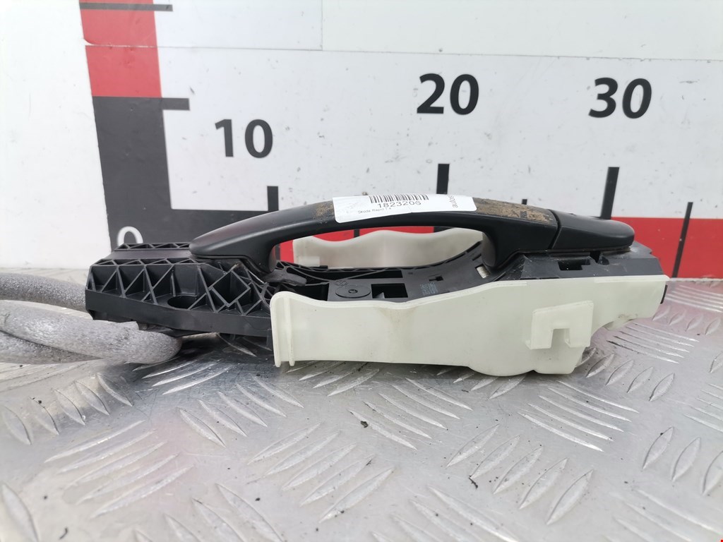 Ручка двери передней наружная левая SKODA Rapid 2012-2020