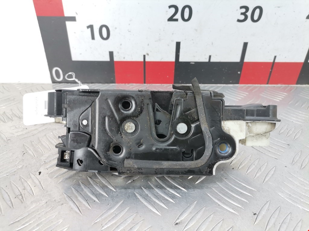 Замок двери передней правой SKODA Rapid 2012-2020