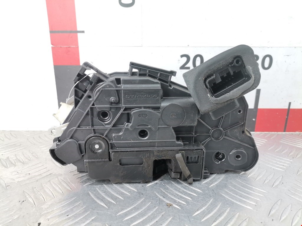 Замок двери передней правой SKODA Rapid 2012-2020