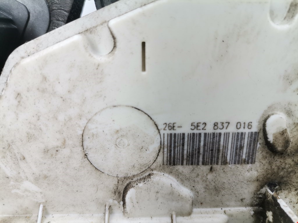 Замок двери передней правой SKODA Rapid 2012-2020