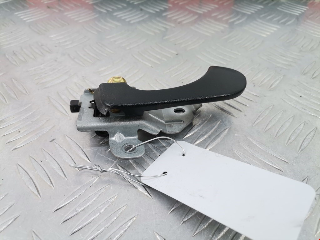 Ручка дверная передняя внутренняя левая MITSUBISHI Carisma 1995-1999