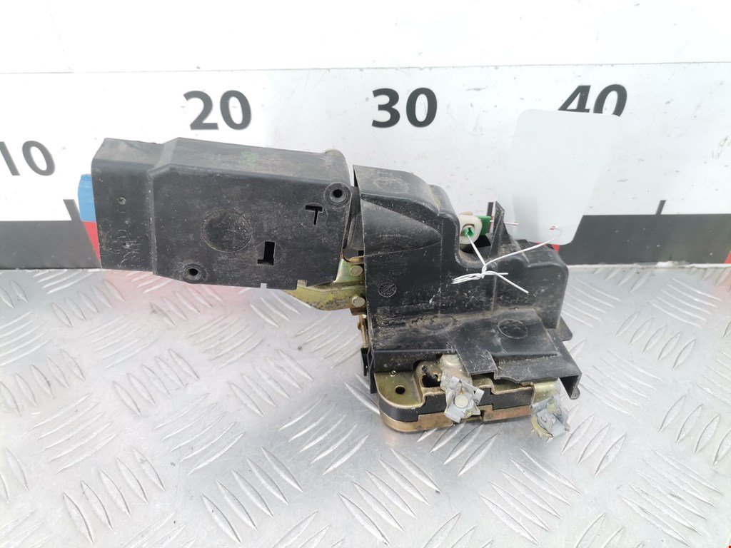 Замок двери передней левой MITSUBISHI Carisma 1995-1999