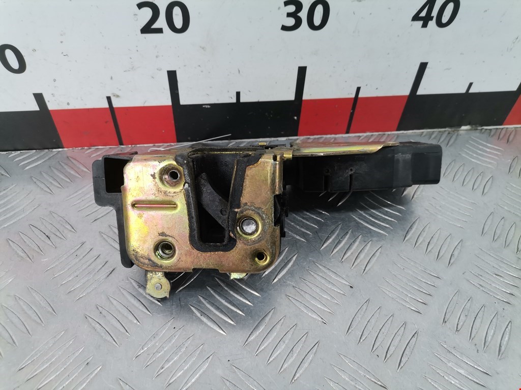 Замок двери передней левой MITSUBISHI Carisma 1995-1999