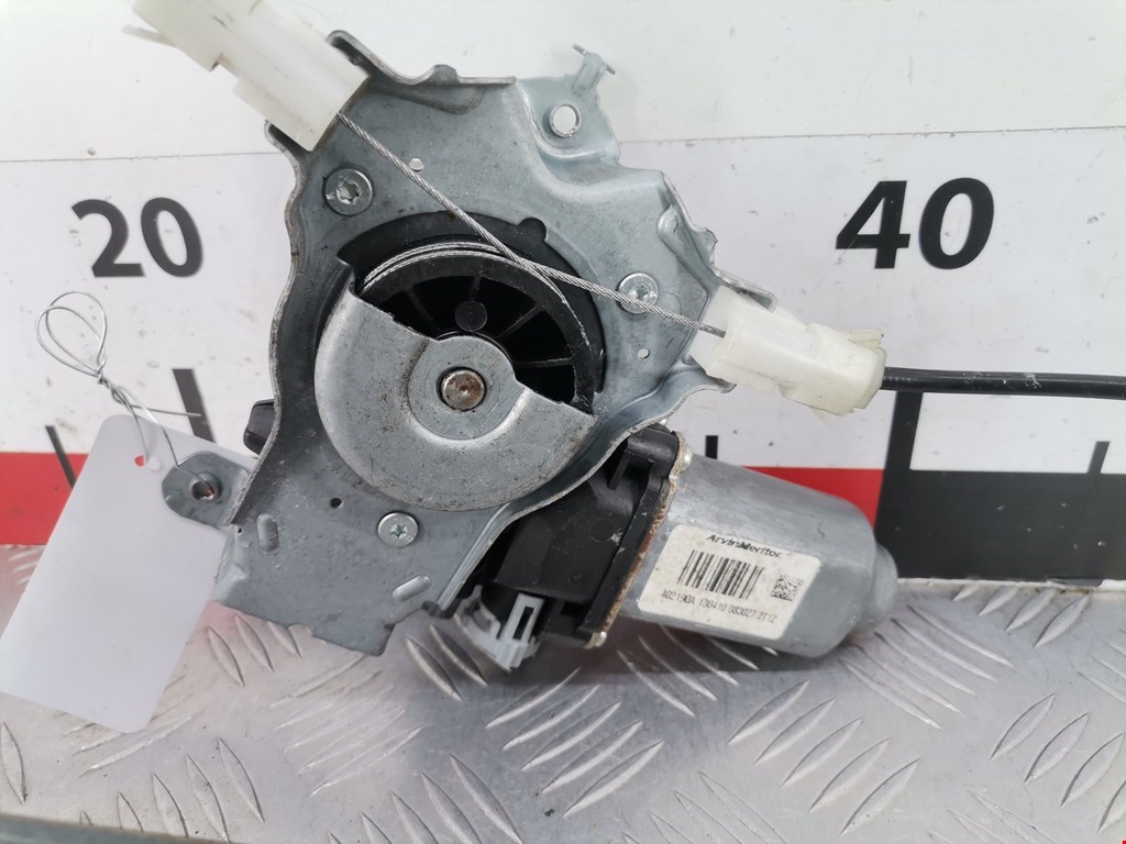 Стеклоподъемник задний правый NISSAN Qashqai J10 2006-2013