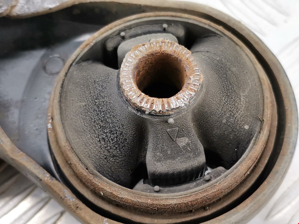 Рычаг передний левый TOYOTA Prius II XW20 2003-2012