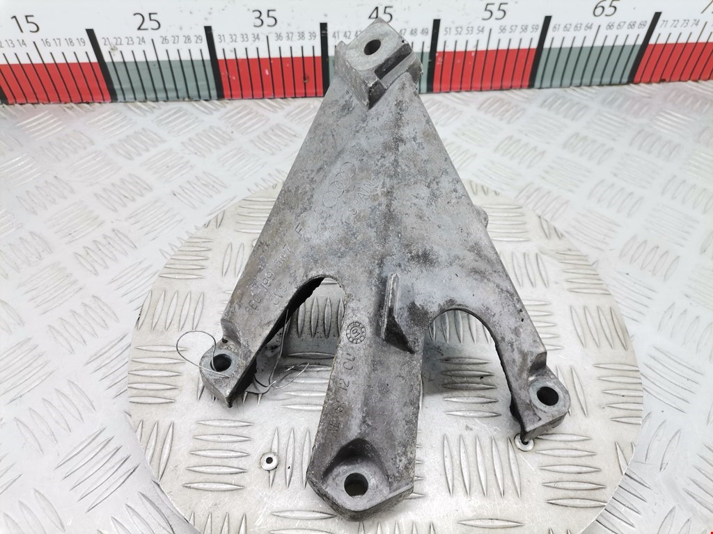 Кронштейн (крепление лапа) двигателя Audi A4 B6 (2000-2006)