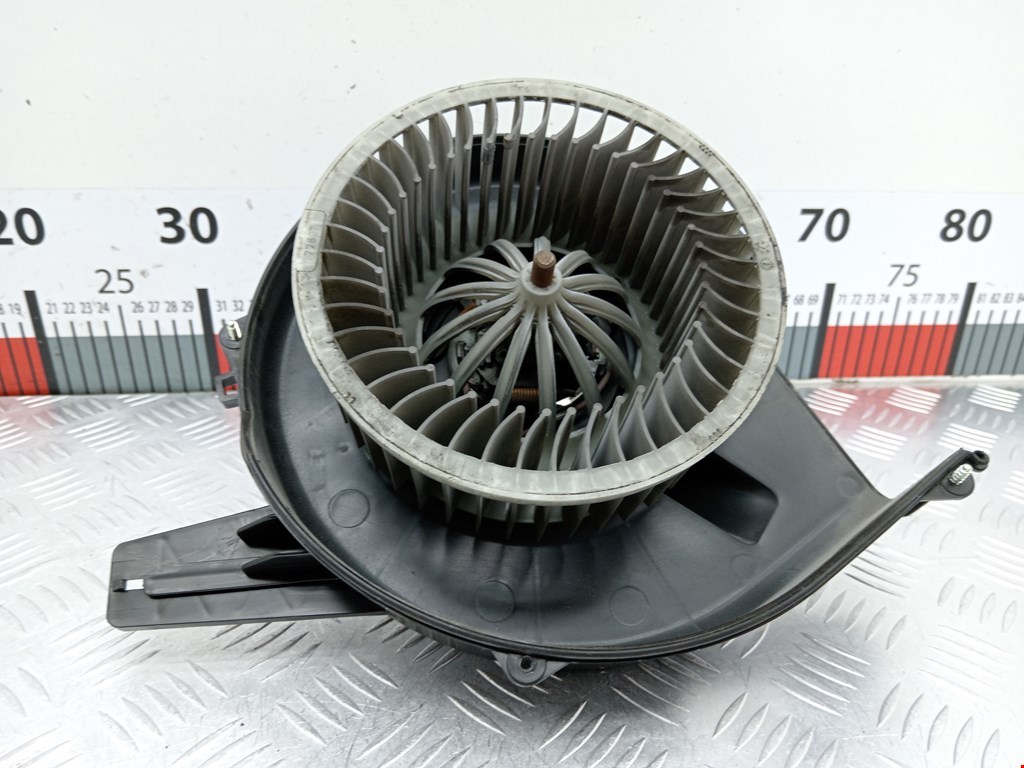 Моторчик (мотор) отопителя салона SKODA Fabia MK2 5J 2007-2014