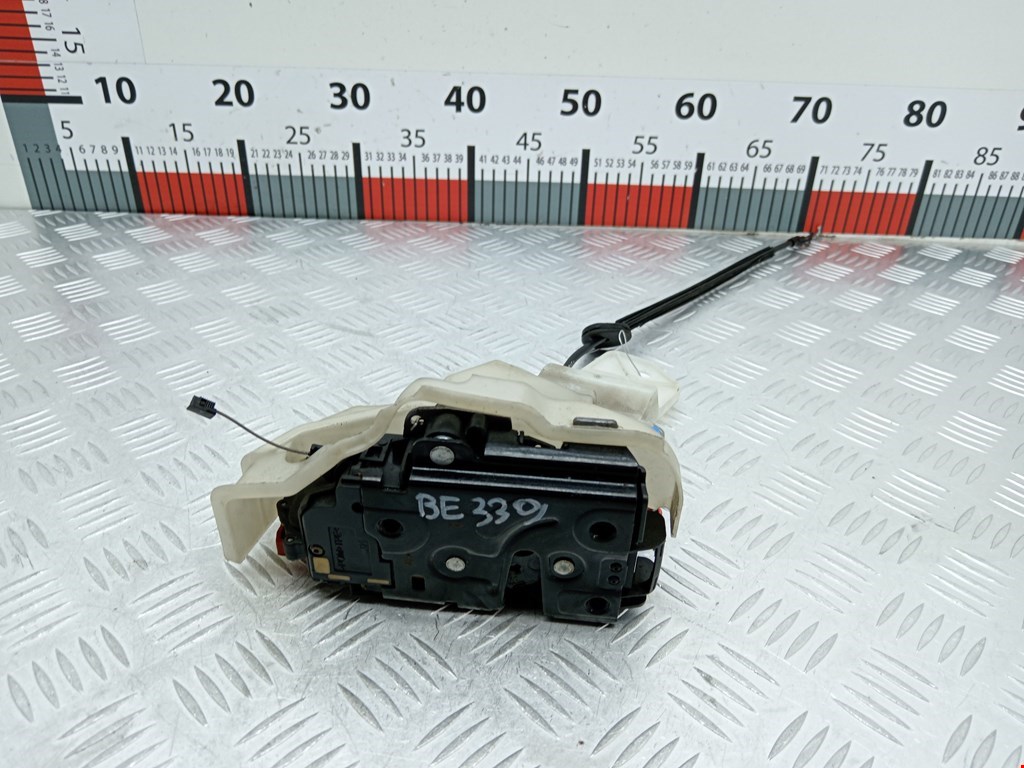 Замок двери задней правой Volkswagen Golf 5 (2003-2008)