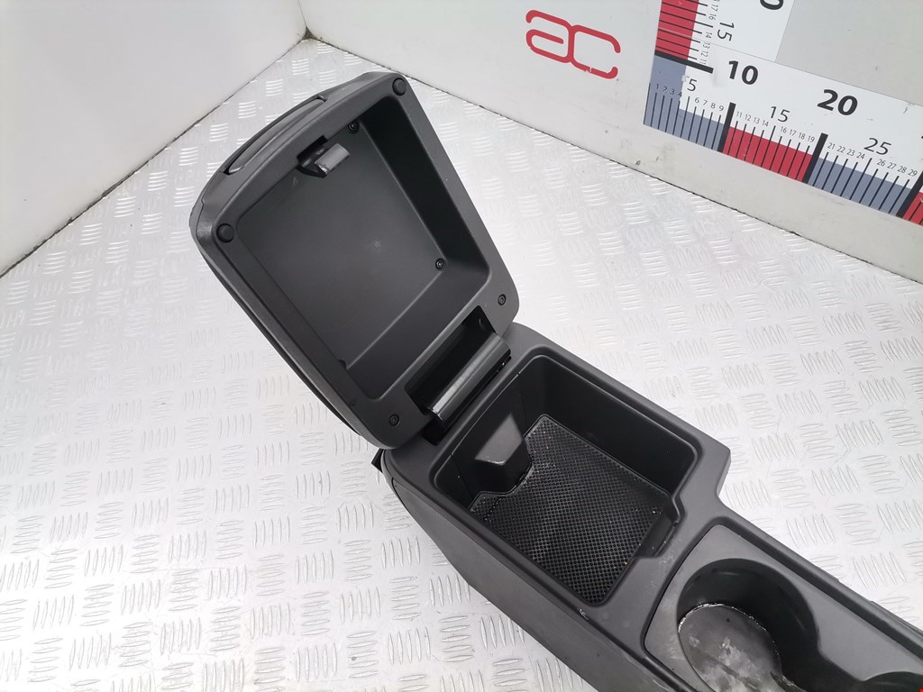 Подлокотник в салон VOLVO S40 II 2003-2012